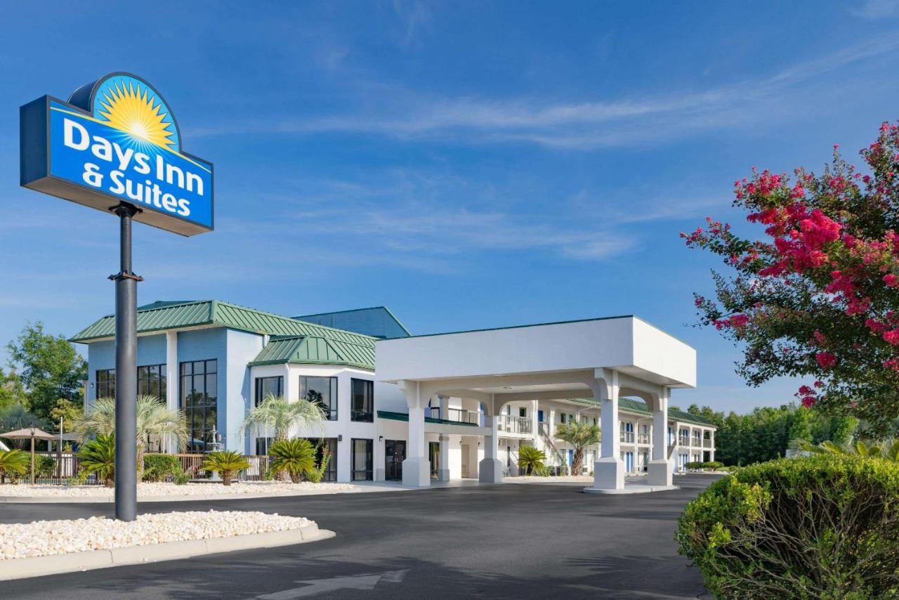 Days Inn & Suites By Wyndham Savannah Midtown Exterior photo